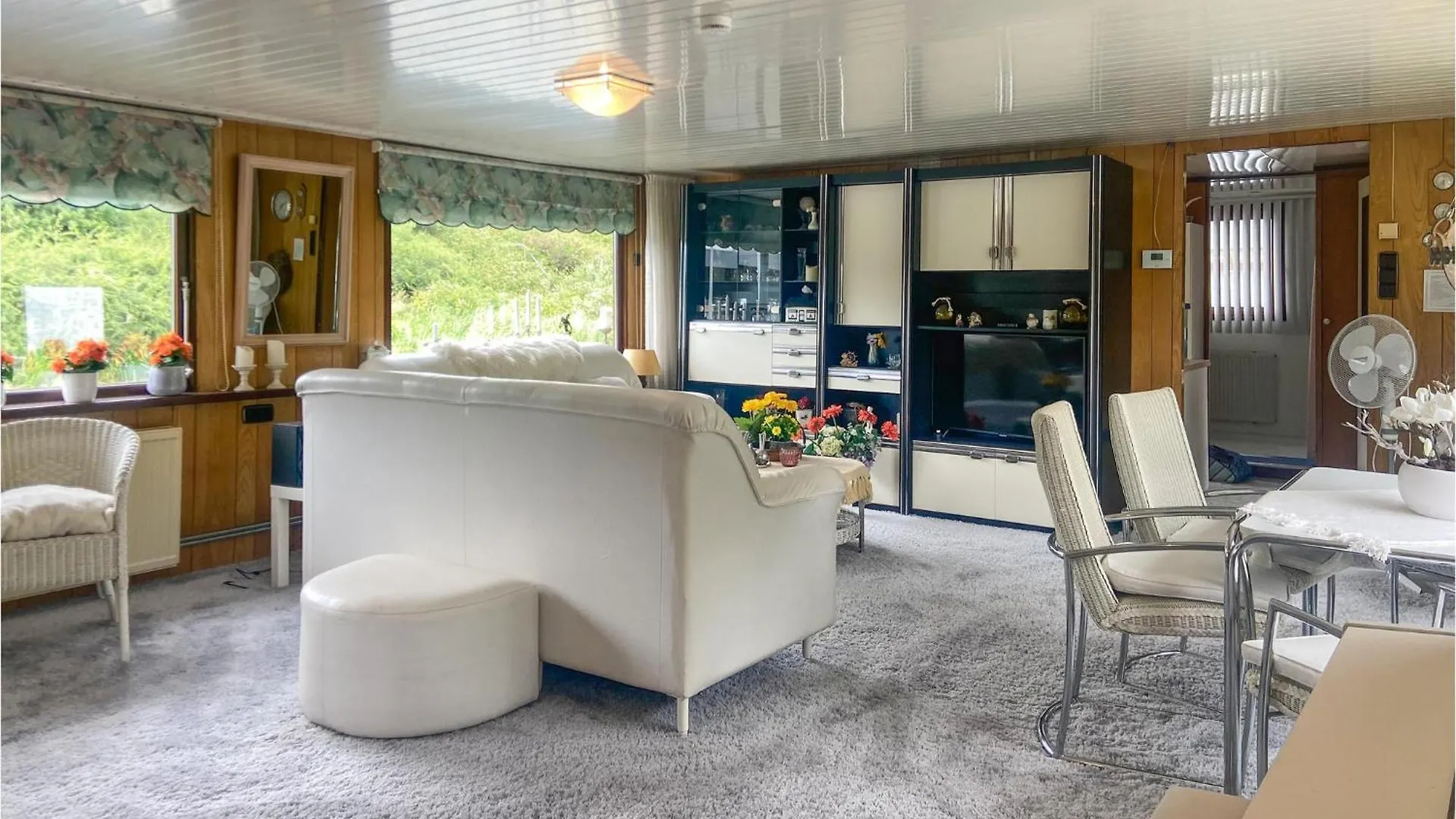 Botel Beautiful Ship-Boat In Rotterdam With Wifi And 2 Bedrooms
